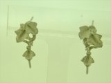 K18WG DIA EARRING