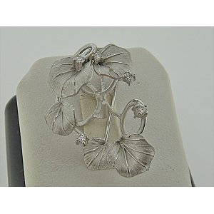 Photo: K18WG DIA BROOCH