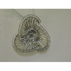 Photo: K18WG DIA PENDANT