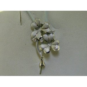 Photo: K18WG DIA PENDANT