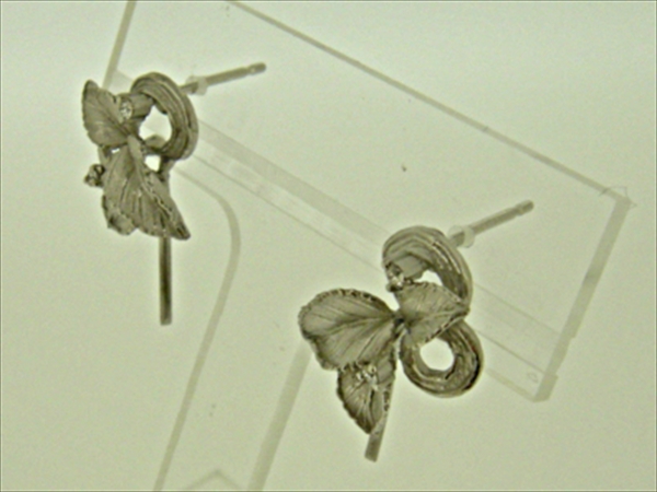 Photo1: K18WG DIAMOND EARRING