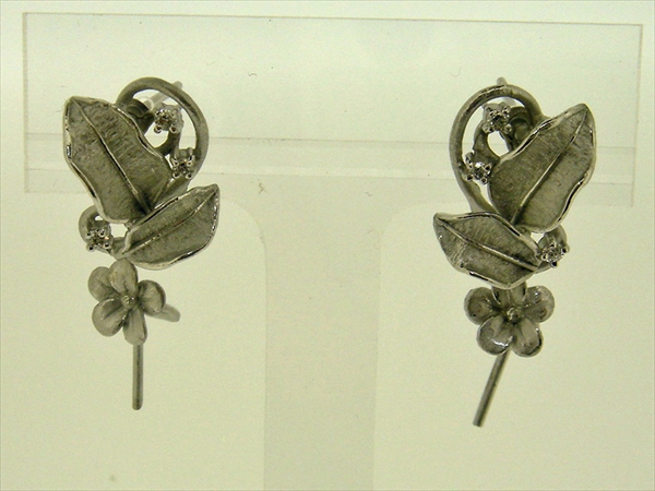 Photo1: K18WG DIA EARRING